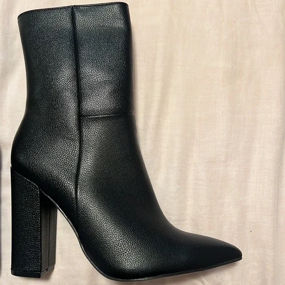 Brand NIB Womens 7.5 quarter zip heeled boots - Picture 3 of 4